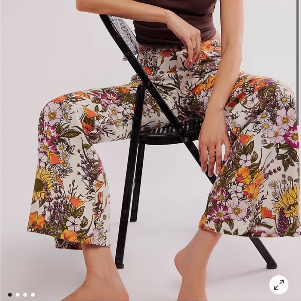 Wrangler Wanderer Floral Flare Jeans - Picture 14 of 15